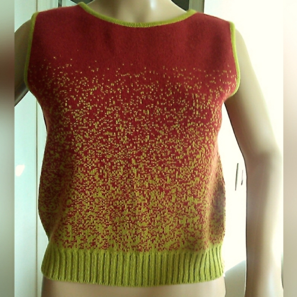 UNIQUE CASHMERE TOP BY REBECCA MOSES ITALY SZ MED RED W/ GREEN FLECKS & HEM LINE